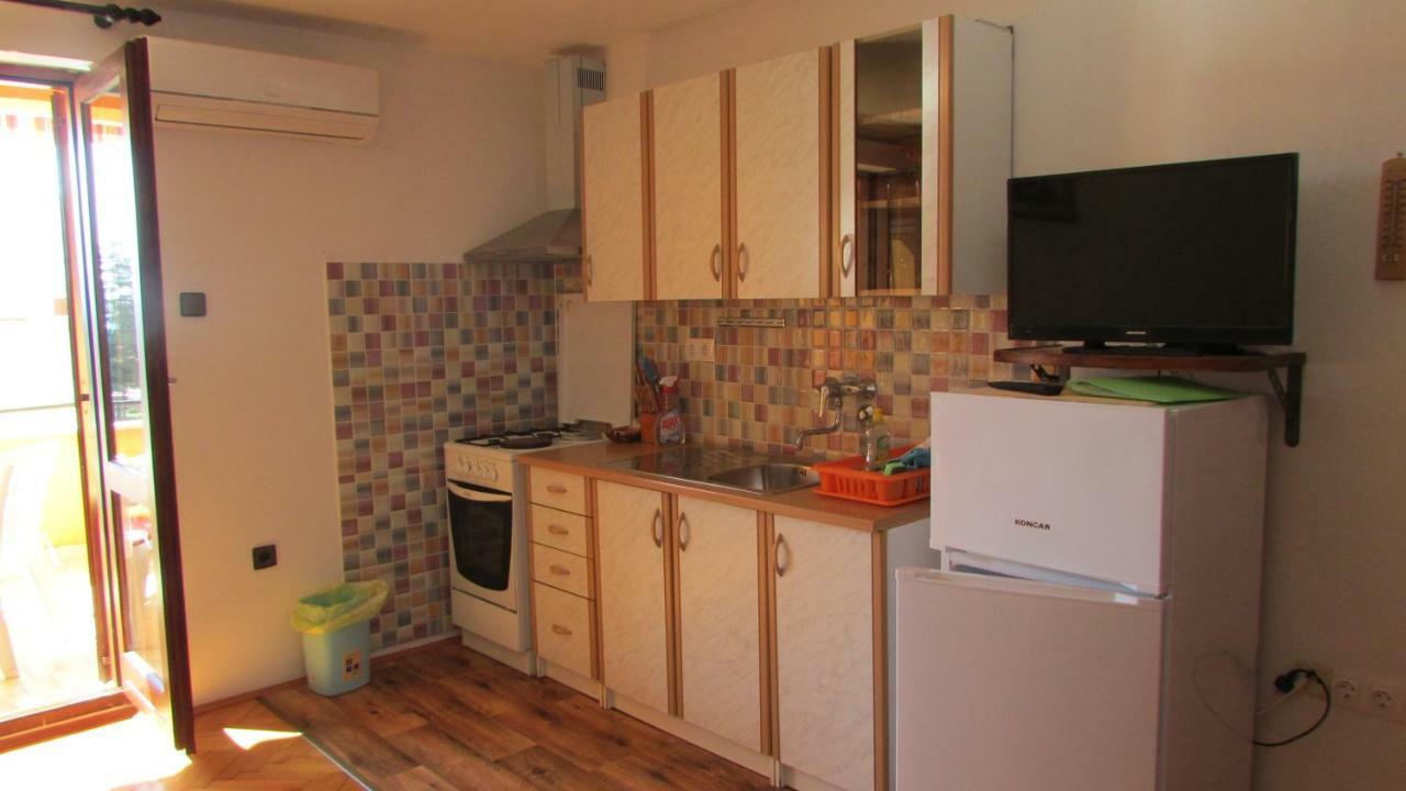Apartmani Petunia Fažana Exterior foto